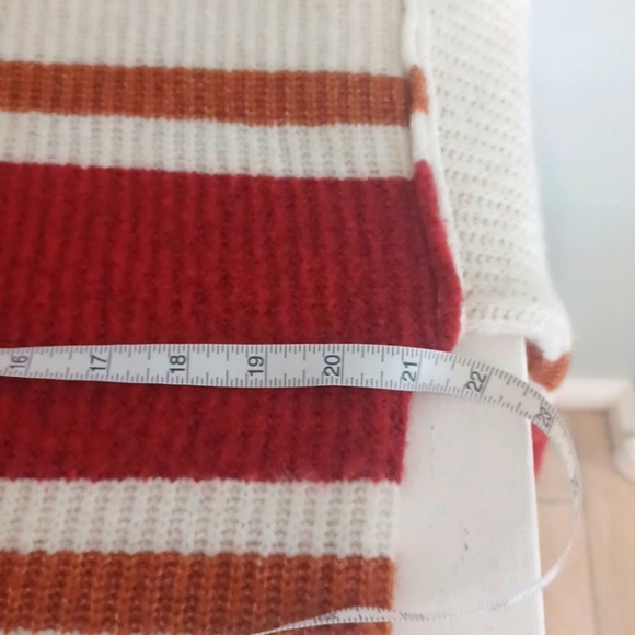 American Eagle small sweater burnt orange cream & mustard color - Picture 3 of 6